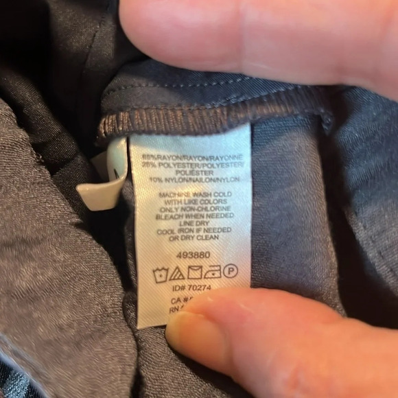 Loft dressy shorts. Size 4. NWT. Grey shimmers when the light hits it. - Picture 5 of 5